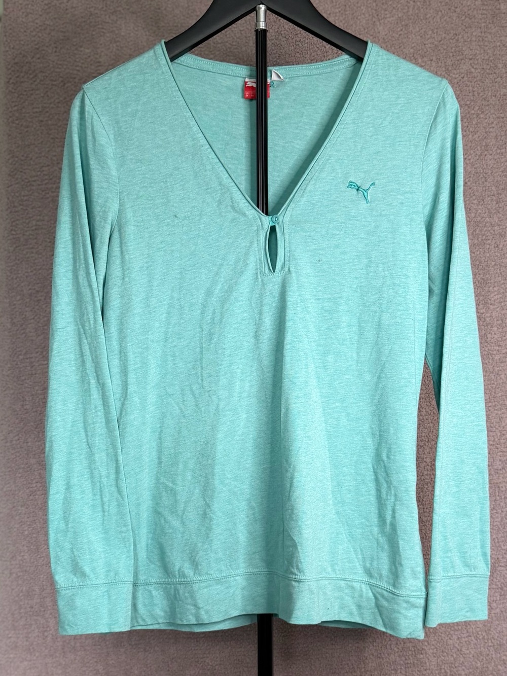 Puma Sport Lifestyle Women’s Medium Aqua Long Sleeve V Neck Keyhole Top